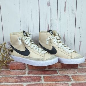 Nike Big Girls Blazer Mid 77 Sneakers Sand Drift‎ Twine Black White Flowers 5